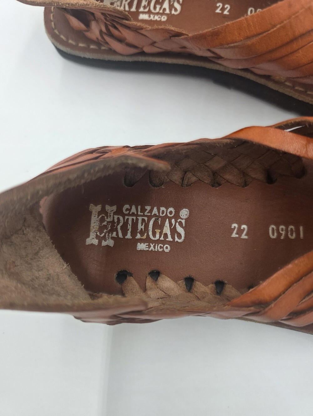 Vintage Mexican Huarache Leather Sandals - Child Size 4. - Picture 4 of 6
